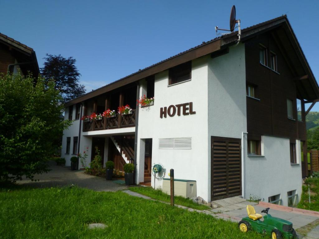 Hotel Bahnhof Giswil Oda fotoğraf
